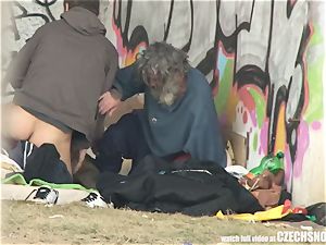 Homeless 3some Having hump on Public